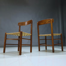 Load image into Gallery viewer, Set of 6 Aged Oak Early Model in the Manner of Borge Mogensen J39