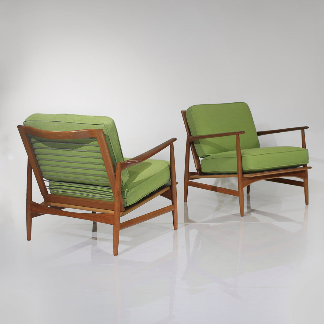 Pair of Mid-Century Modern danish Lounge Chairs by Kofod Larsen for Selig