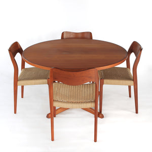 Niels Otto Møller Dining Set Model 71 Chairs with Matching Møller Table